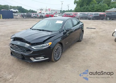 2017 Ford Fusion Hybrid Titanium z USA, uszkodzony, nr VIN 3FA6P0RUXHR383796